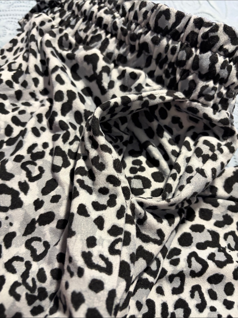 Zenana Outfitters Black and White Leopard Print Lounge Set - Picture 4 of 6